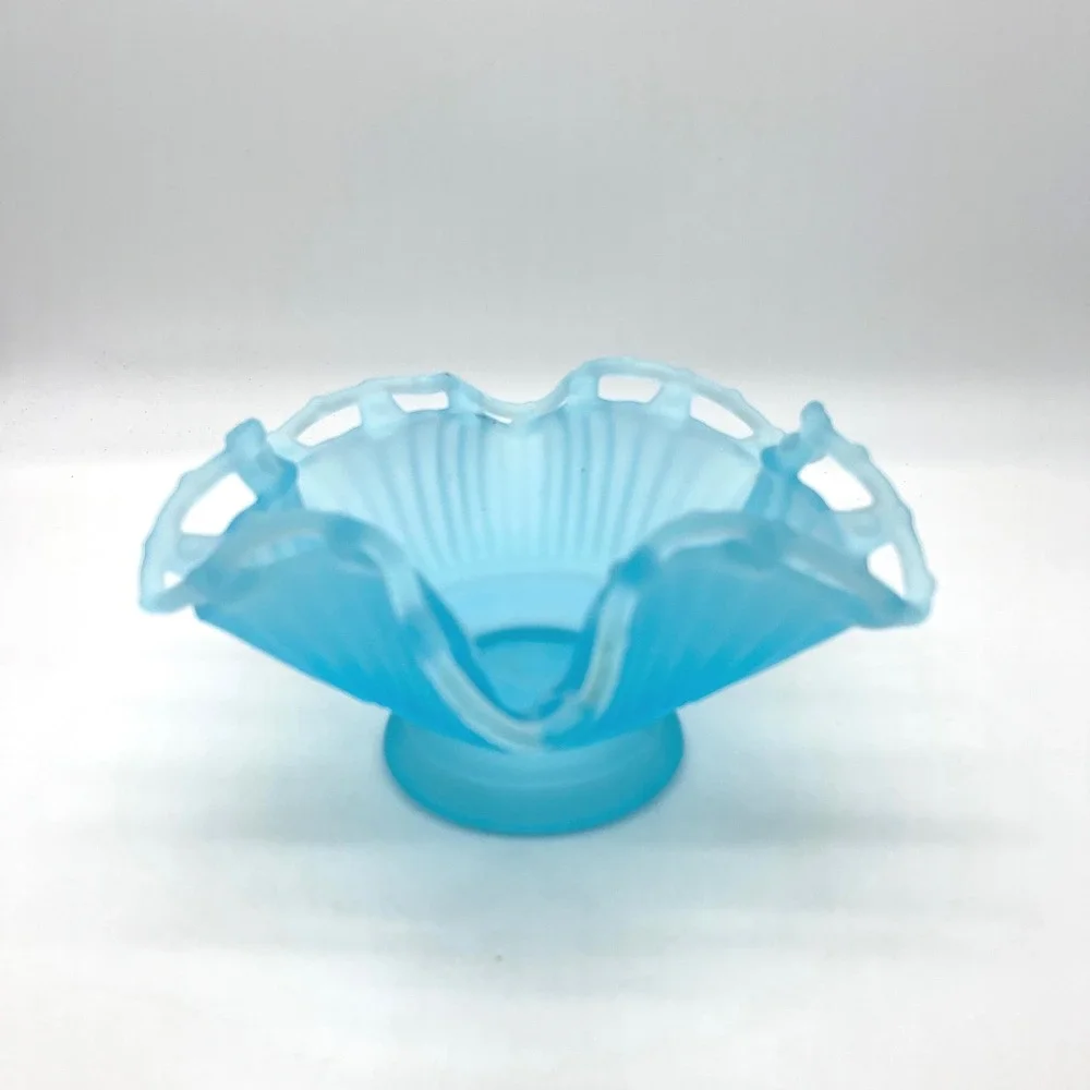 Vintage Westmoreland Frosted Blue Glass Candy‎ Dish Ruffled Edge Pedestal Bowl